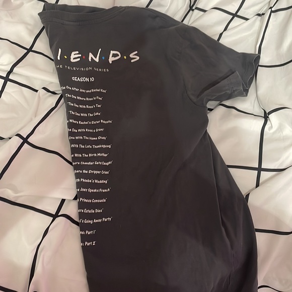 black oversized friends shirt - Picture 3 of 5